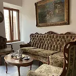 Modern And Classic House Old Down Daire *
