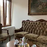 Apartment Modern And Classic House Old Down