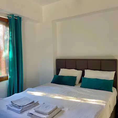 Modern And Classic House Old Down דירה